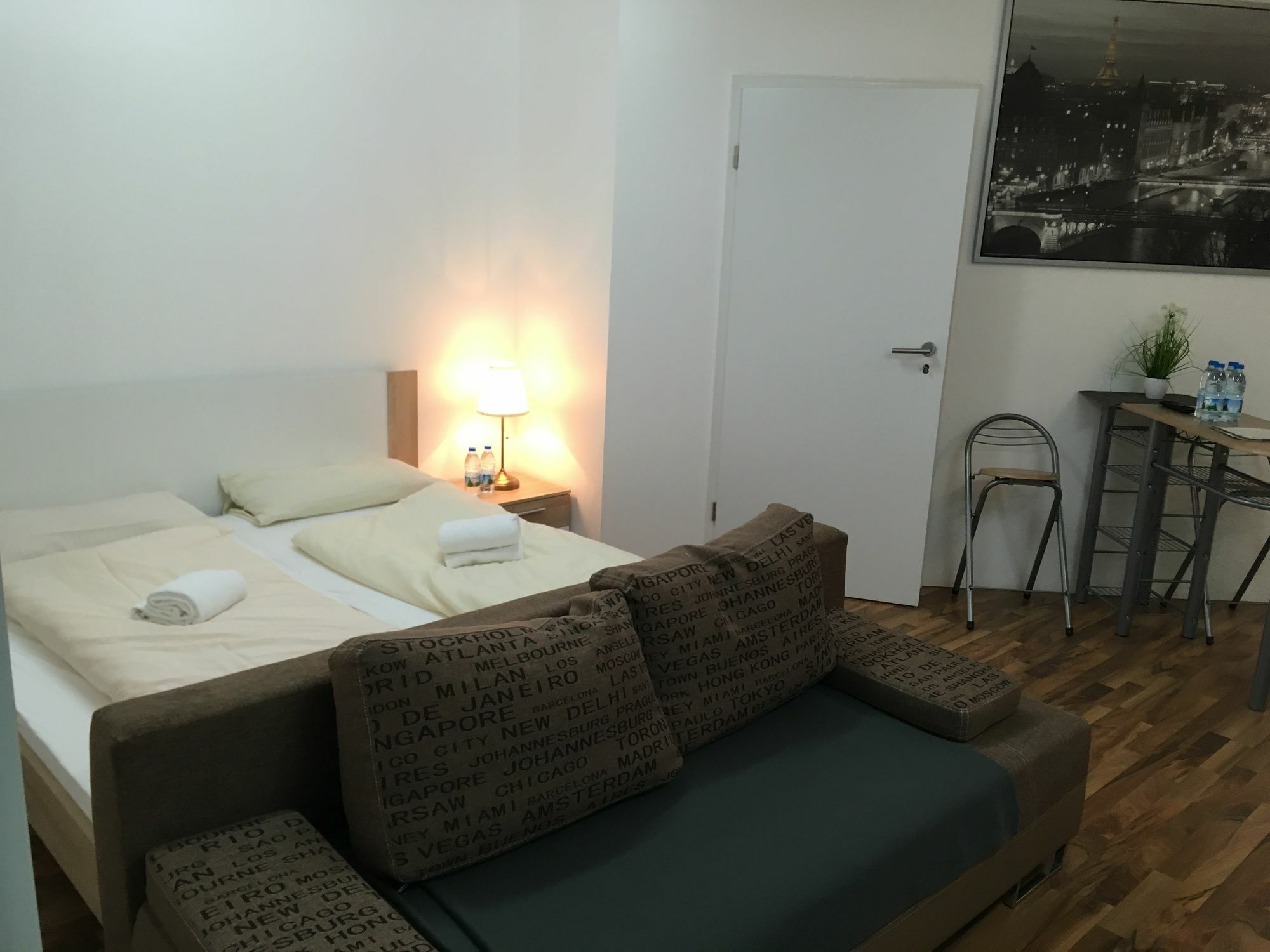 Kn Kahtan Boarding House Lägenhet München Exteriör bild