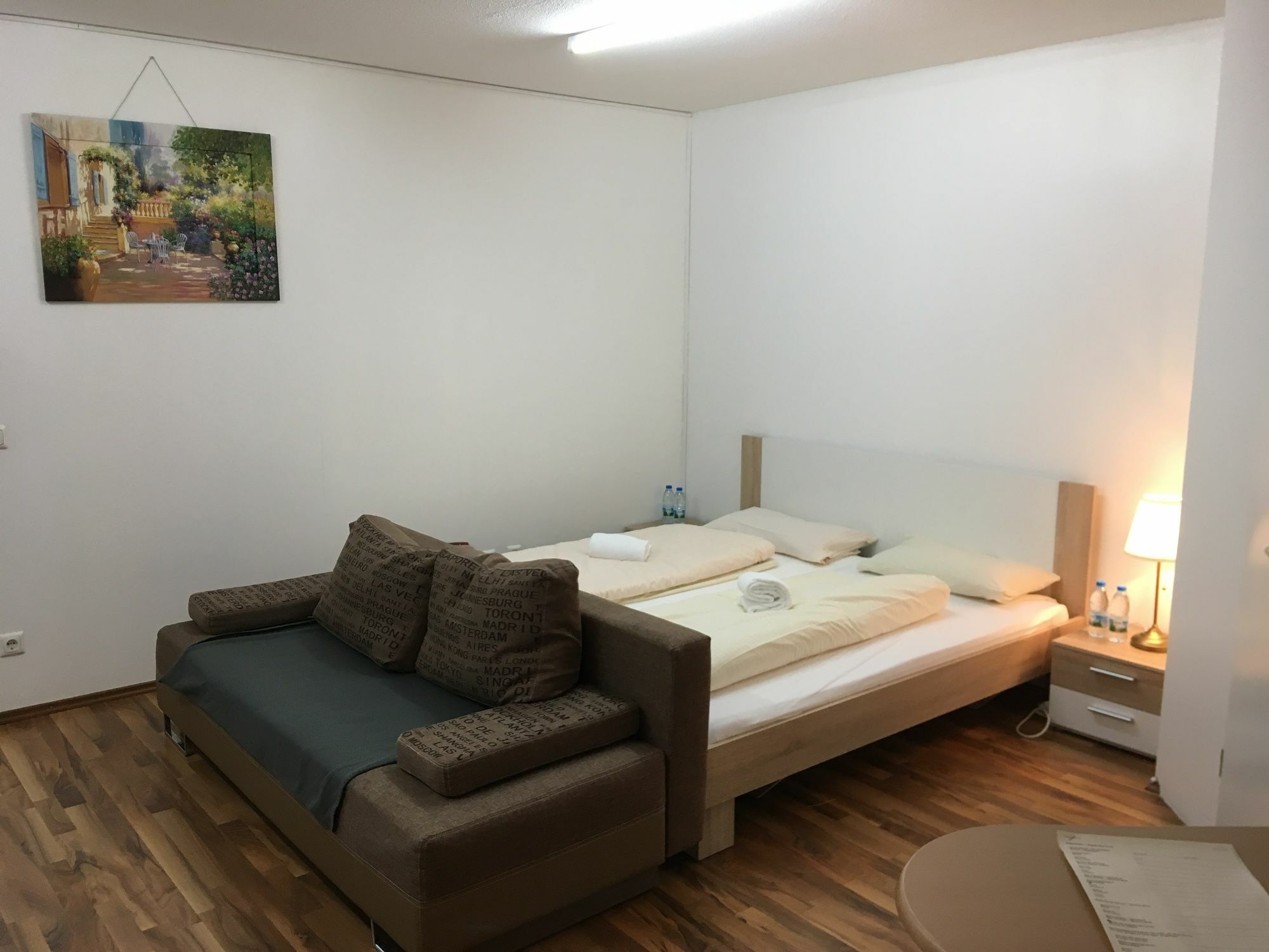 Kn Kahtan Boarding House Lägenhet München Exteriör bild